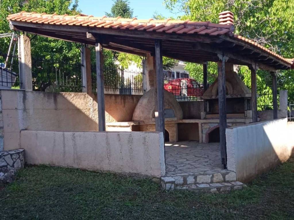 ξυλοφουρνος και ψησταριά