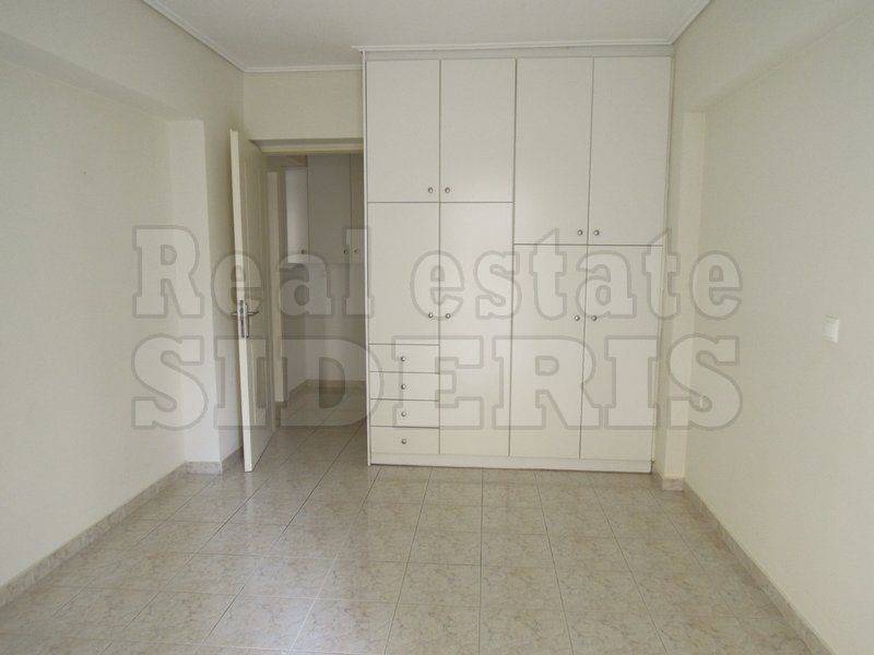 Υπνοδωμάτιο με ντουλάπα