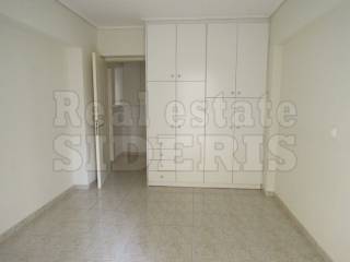 Υπνοδωμάτιο με ντουλάπα