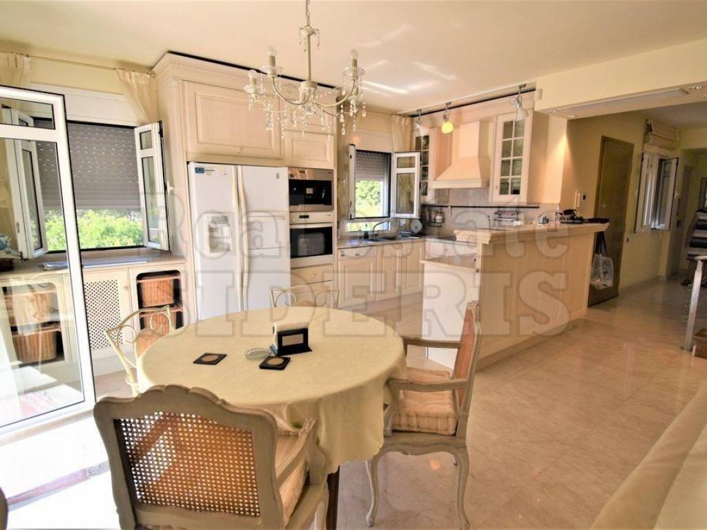 Κουζίνα τραπεζαρία