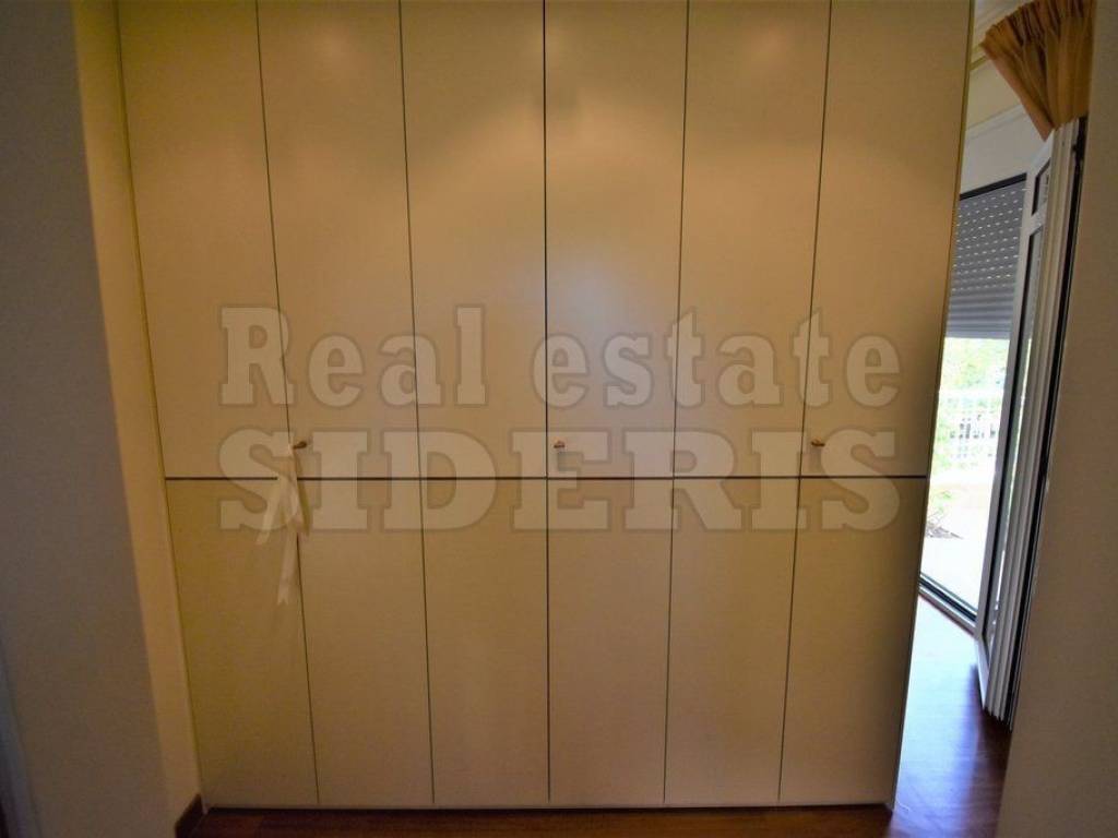 Μεγάλη ντουλάπα