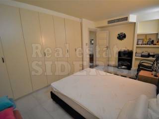 Μεγάλο υπνοδωμάτιο με ντουλάπα