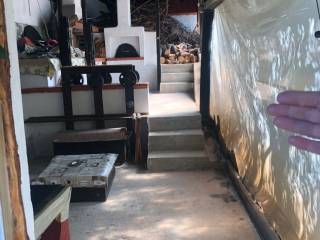 εξωτερικός χώρος με χτιστό φούρνο