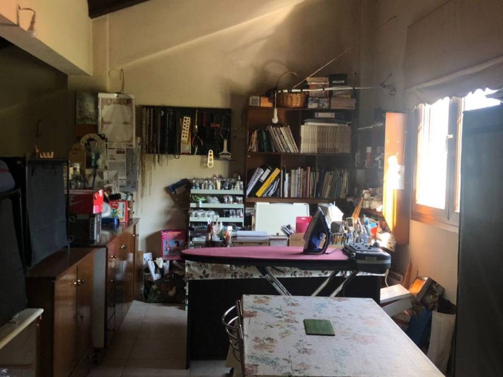 μεγάλος ενιαίος χώρος στον επάνω όροφο