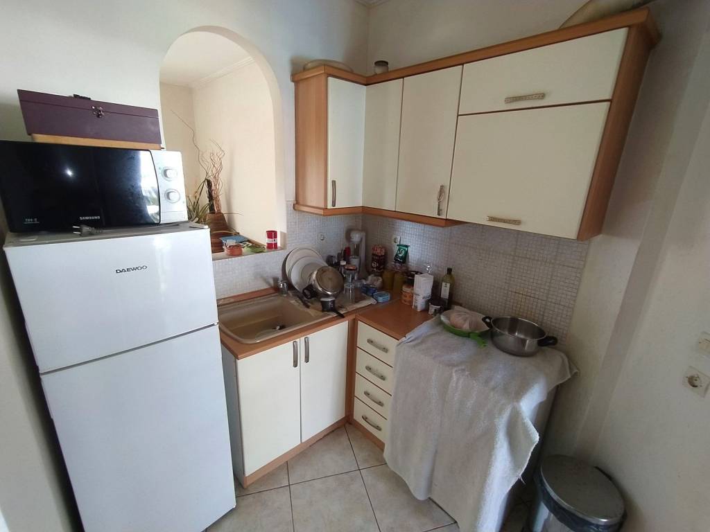 ANYPLACE MESITIKES YPERESIES