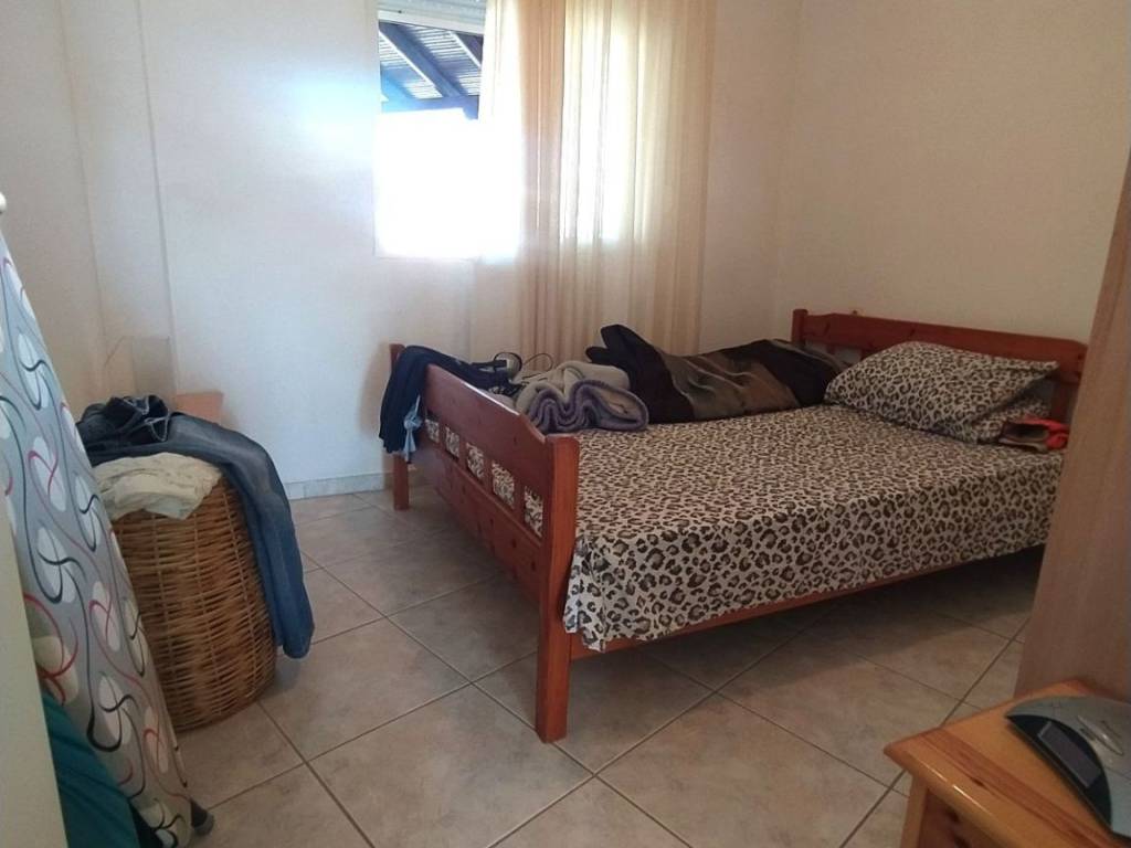 ANYPLACE MESITIKES YPERESIES