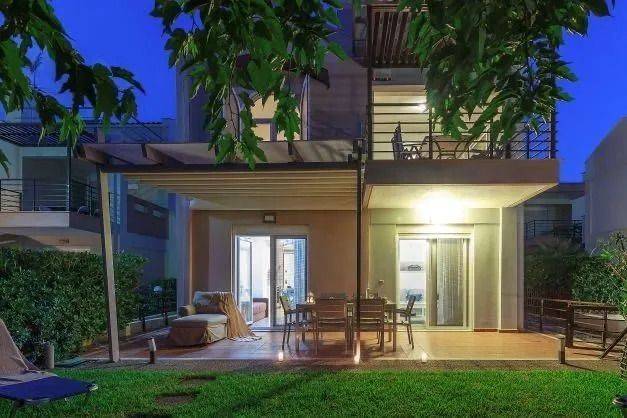 ANYPLACE MESITIKES YPERESIES