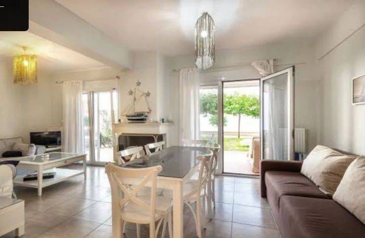 ANYPLACE MESITIKES YPERESIES