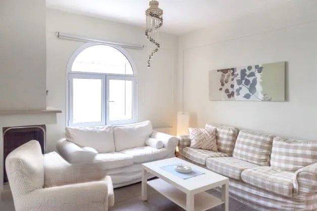 ANYPLACE MESITIKES YPERESIES