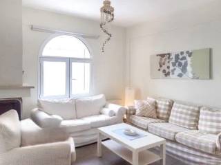 ANYPLACE MESITIKES YPERESIES