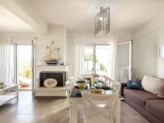 ANYPLACE MESITIKES YPERESIES