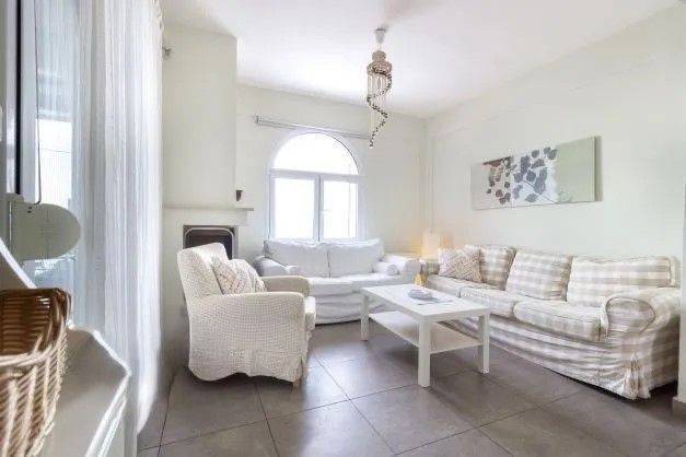 ANYPLACE MESITIKES YPERESIES