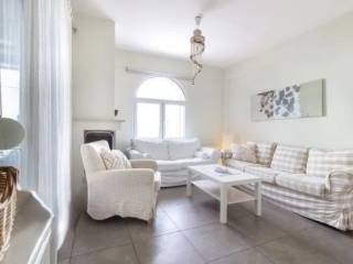 ANYPLACE MESITIKES YPERESIES