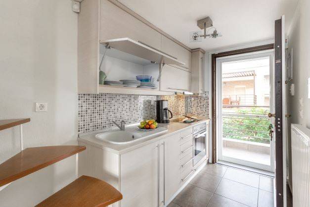 ANYPLACE MESITIKES YPERESIES