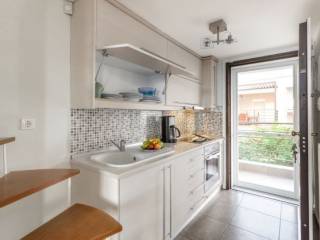 ANYPLACE MESITIKES YPERESIES