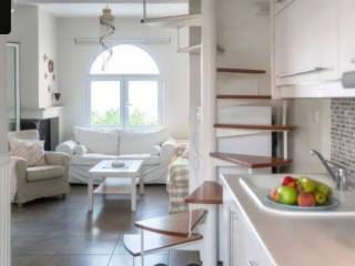 ANYPLACE MESITIKES YPERESIES