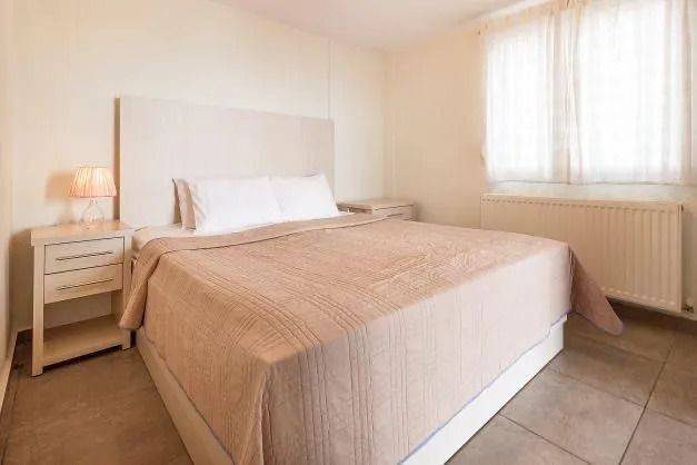 ANYPLACE MESITIKES YPERESIES