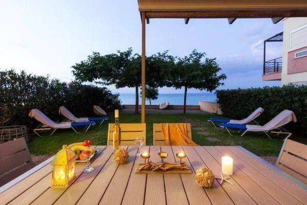 ANYPLACE MESITIKES YPERESIES