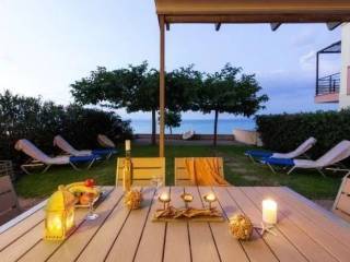 ANYPLACE MESITIKES YPERESIES