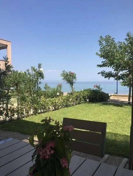 ANYPLACE MESITIKES YPERESIES