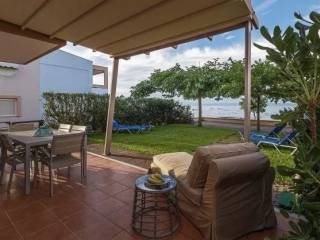 ANYPLACE MESITIKES YPERESIES