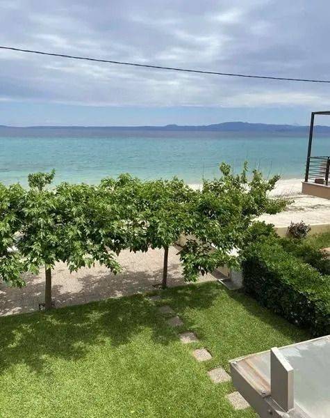 ANYPLACE MESITIKES YPERESIES