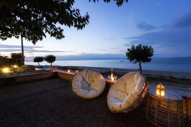 ANYPLACE MESITIKES YPERESIES