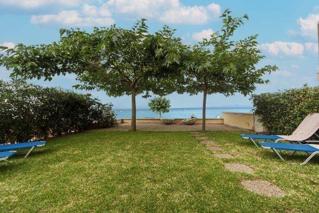 ANYPLACE MESITIKES YPERESIES