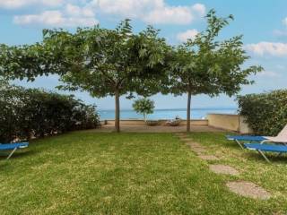 ANYPLACE MESITIKES YPERESIES