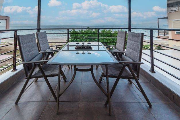 ANYPLACE MESITIKES YPERESIES