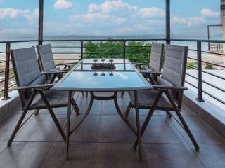 ANYPLACE MESITIKES YPERESIES