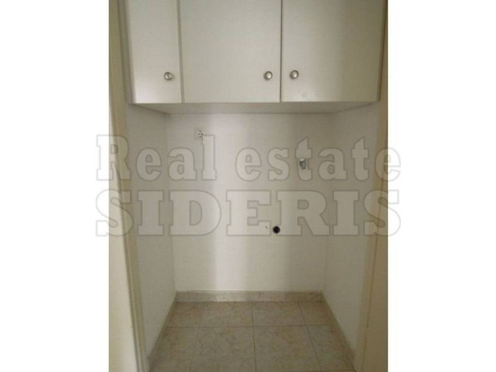 Χώρος για το πλυντήριο και ντουλάπια