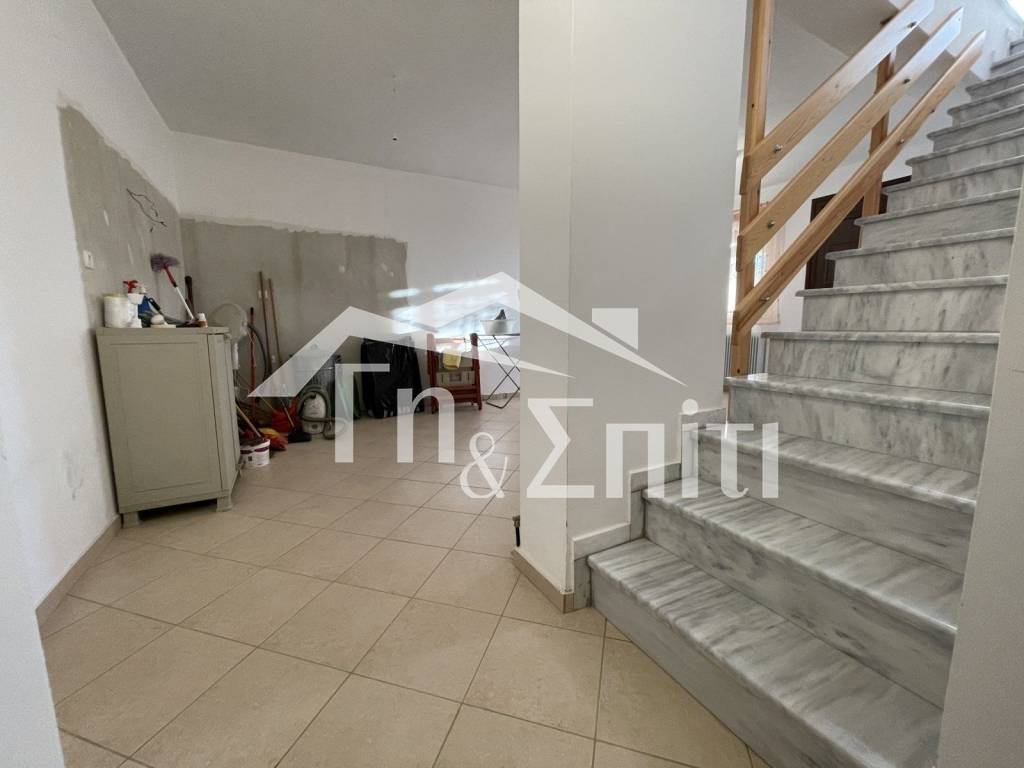 Σαλόνι,Ισόγειο