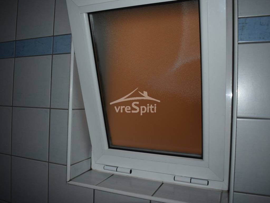 ΠΑΡΑΘΥΡΟ ΛΟΥΤΡΟΥ