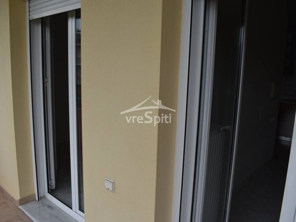 ΕΝΙΑΙΟ ΜΠΑΛΚΟΝΙ