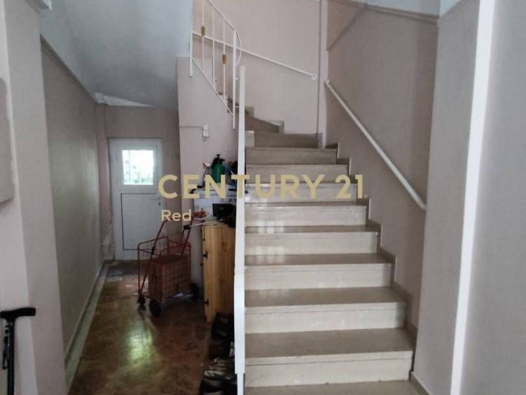 κλίμακα ανόδου Α&#039; ορόφου