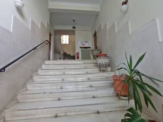 εισοδο πολυκατοικιας