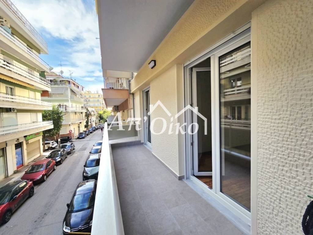 Εμπρόσθιο μπαλκόνι