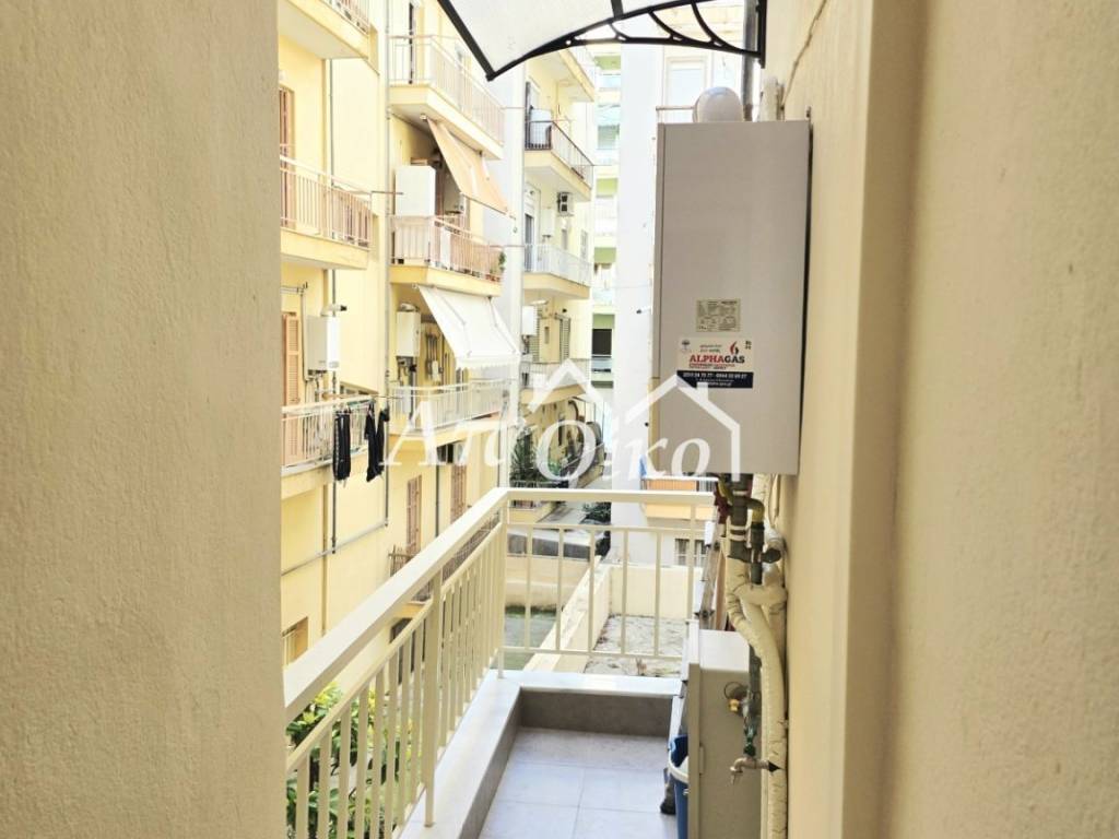 Βοηθητικό - πίσω μπαλκόνι