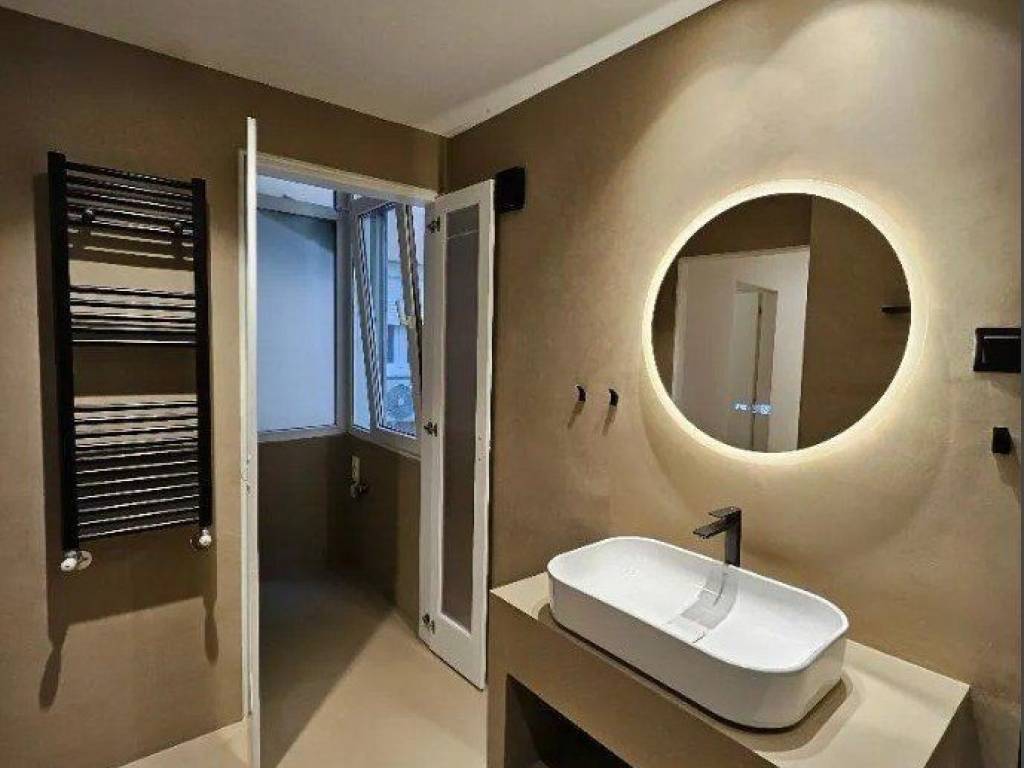 Forumland Real Estate, Μπάνιο