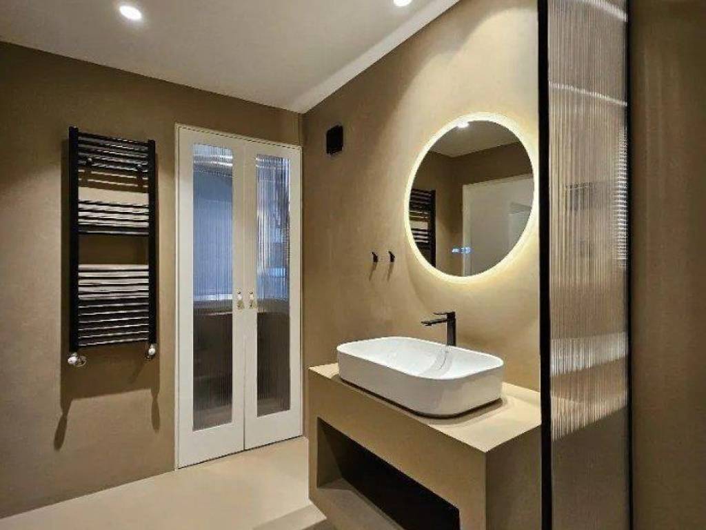 Forumland Real Estate, Μπάνιο