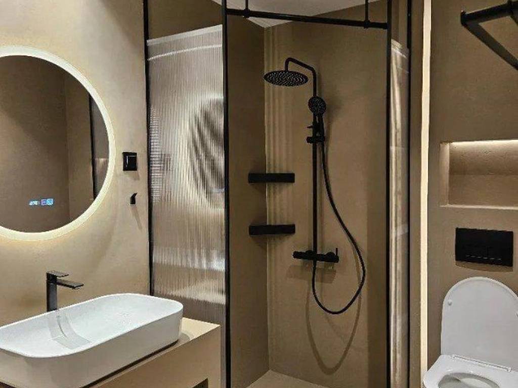 Forumland Real Estate, Μπάνιο