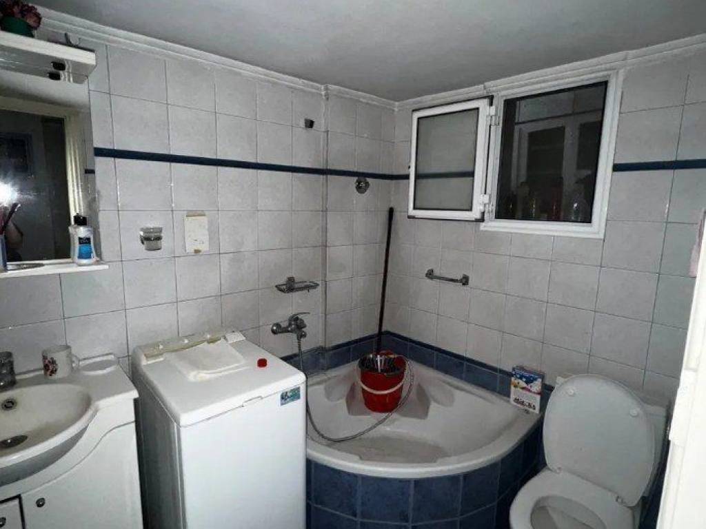 Forumland Real Estate, Μπάνιο