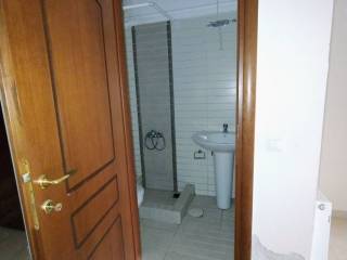 ΜΠΑΝΙΟ ΙΣΟΓΕΙΟΥ ΜΕ ΝΤΟΥΖΙΕΡΑ