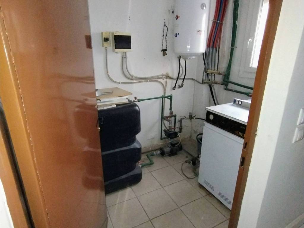 ΑΠΟΘΗΚΗ - ΛΕΒΗΤΟΣΤΑΣΙΟ ΙΣΟΓΕΙΟΥ