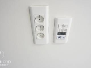 Forumland Real Estate, πρίζες