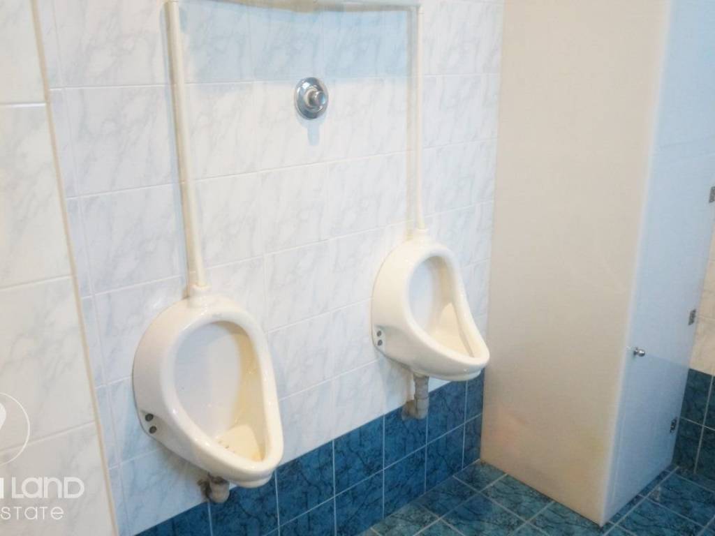 Forumland Real Estate, Μπάνιο