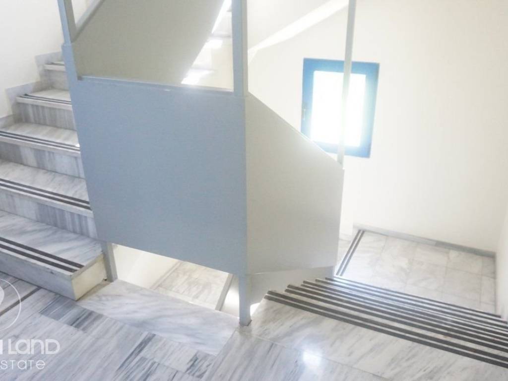 Forumland Real Estate, Εσωτερικές Σκάλες