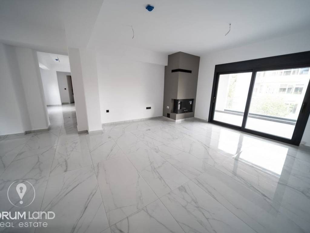 Forumland Real Estate, Σαλόνι με τζάκι