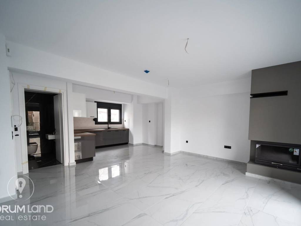 Forumland Real Estate, Σαλόνι με τζάκι